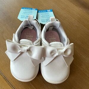 Stride Rite Cream Bow Kids Dress Shoes